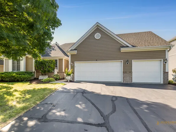 6 Sherwood Ct, Lake In The Hills, IL 60156