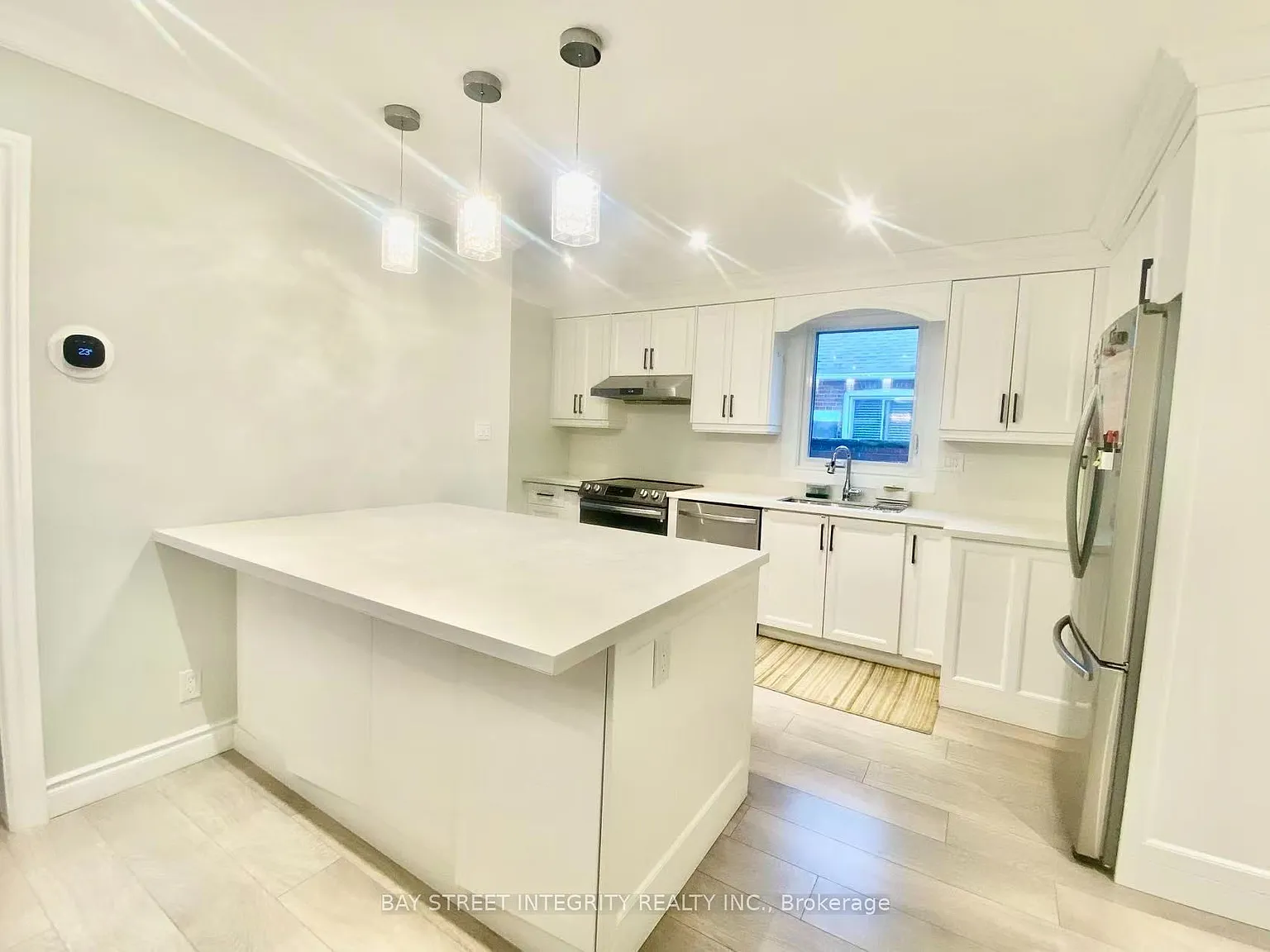 3 bed, $2,700 — Photo 2