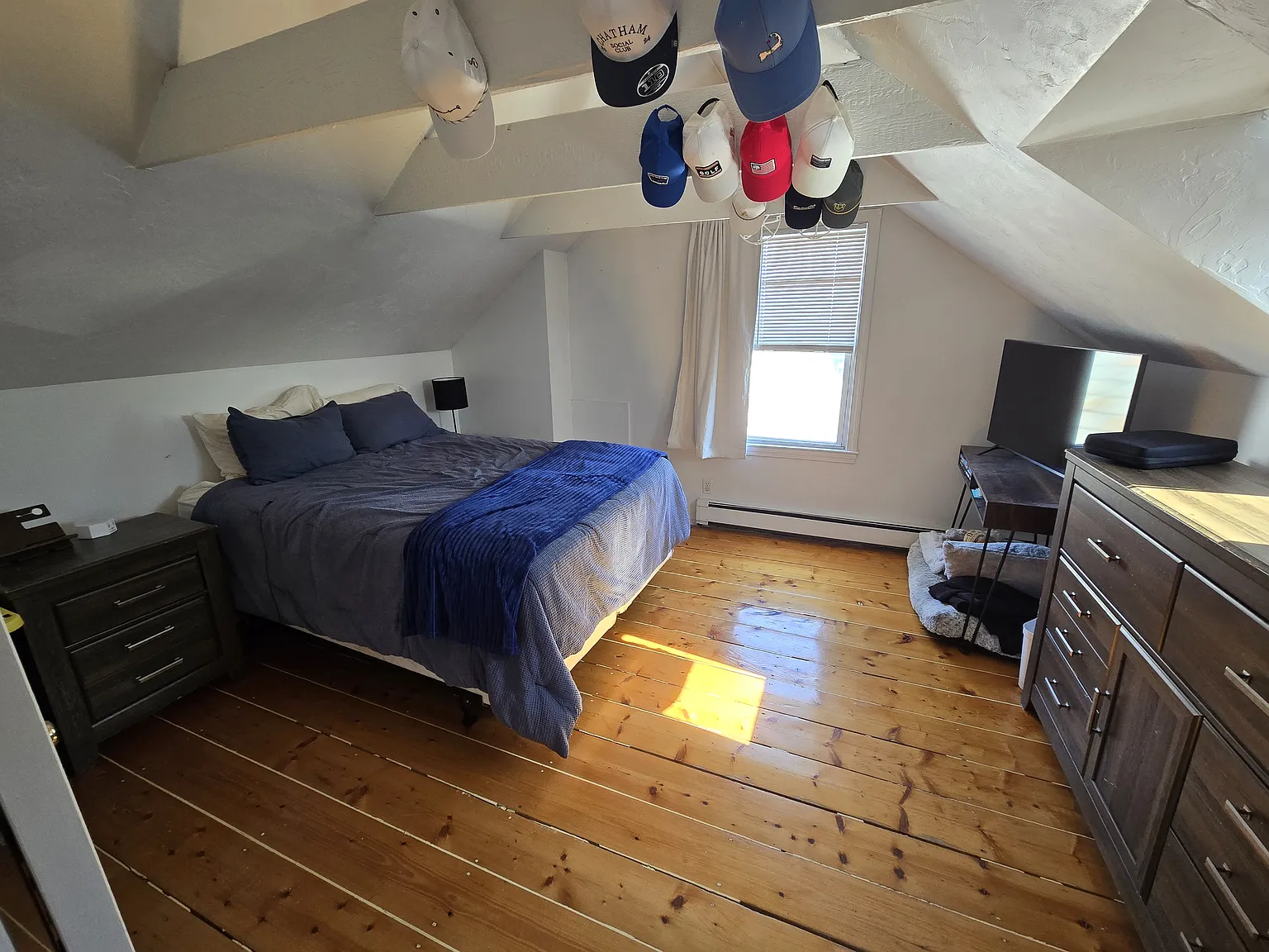3 bed, 1100 sqft, $3,300 — Photo 1
