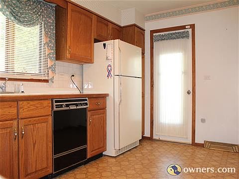 3rd image of 10679 Fairfield St
