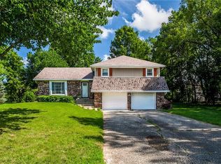 24700 E Strode Rd, Blue Springs, MO 64015