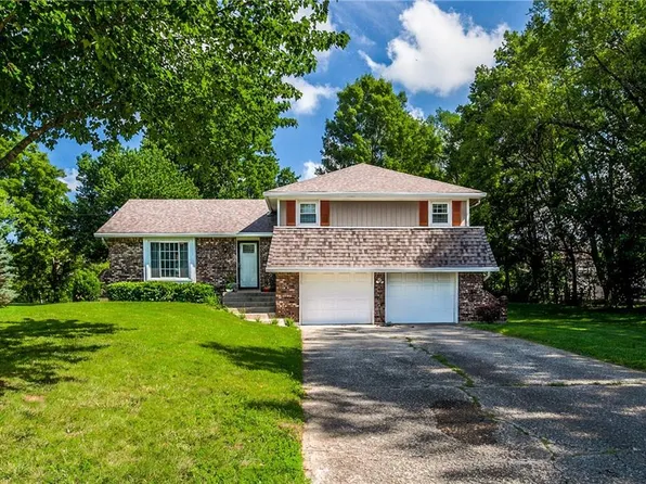 24700 E Strode Rd, Blue Springs, MO 64015