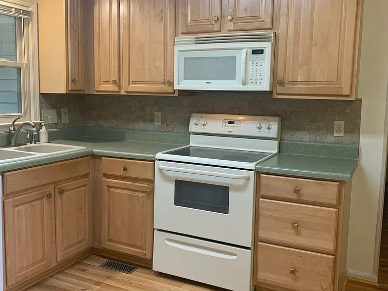 2412 Quaker Landing Rd — Photo 18