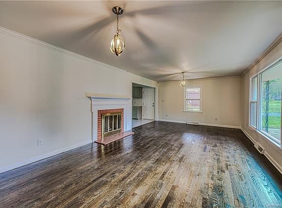 3rd image of 1863 Westbrook Cir