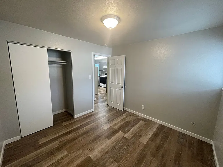 Ivywild Flats — Photo 19