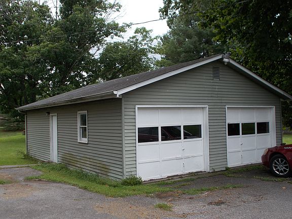 5th image of 215 W College St