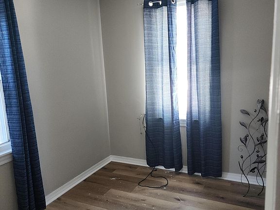 5th image of 2549 Pierce St