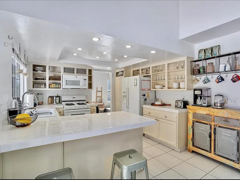 3111 Skyline Dr — Photo 5