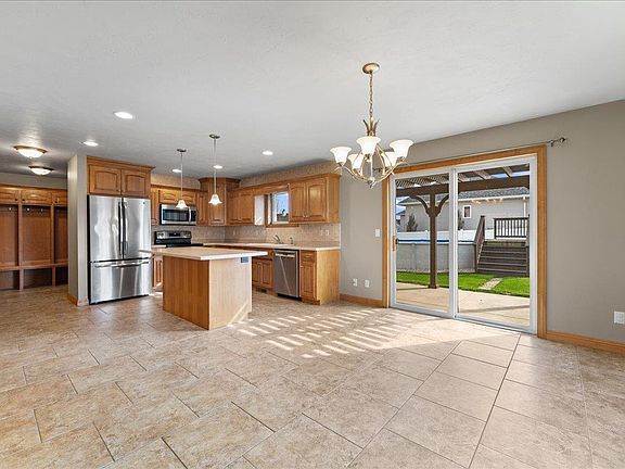 5th image of 407 Waterview Rd