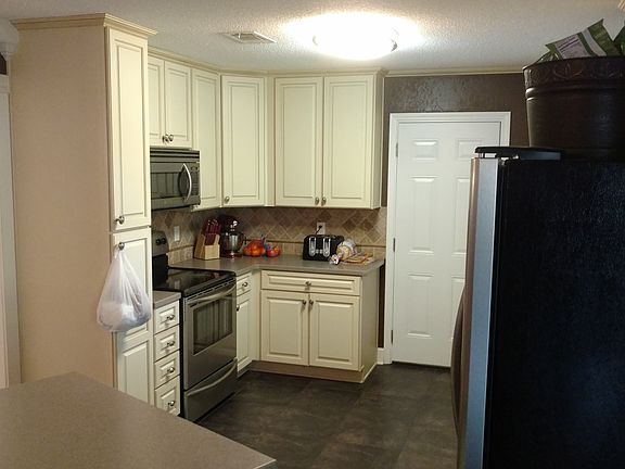 4th image of 13 Pinehurst Dr
