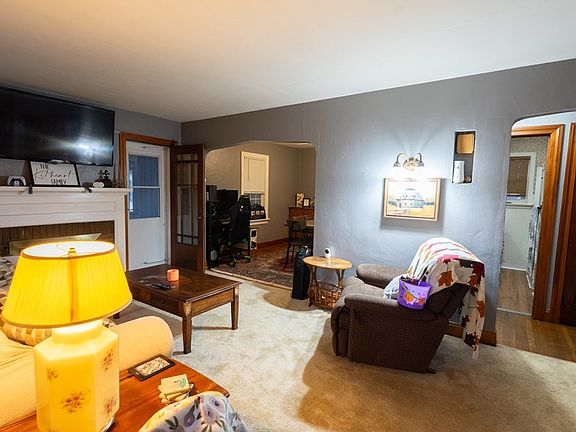 5th image of 127 Sloan Ave