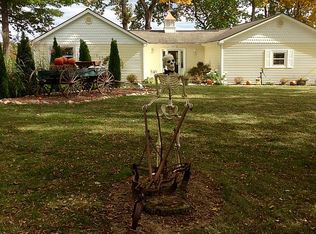 1427 S Lakeview Ln, Highland, MI 48357