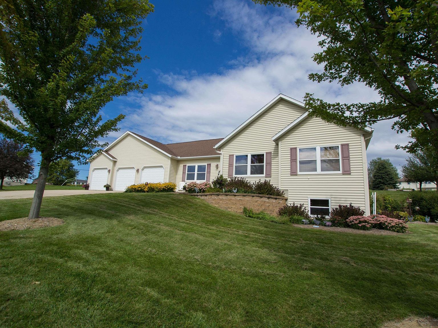 2412 Crown Rd, Decorah, IA 52101 Zillow