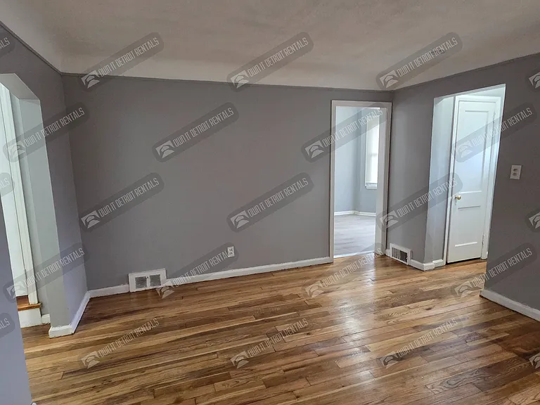 9526 Prest St — Photo 5
