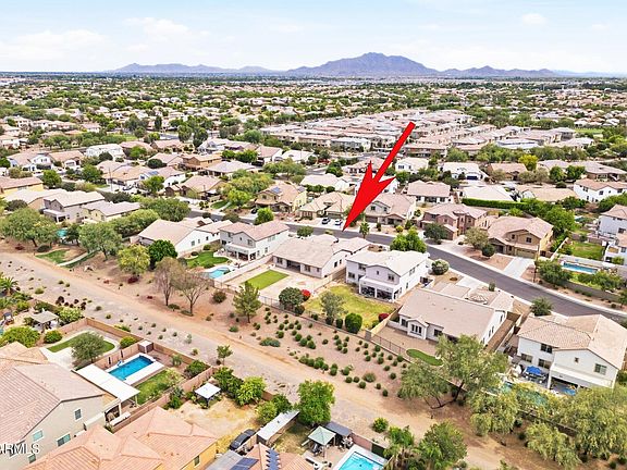 4th image of 674 E Sipapu Drive