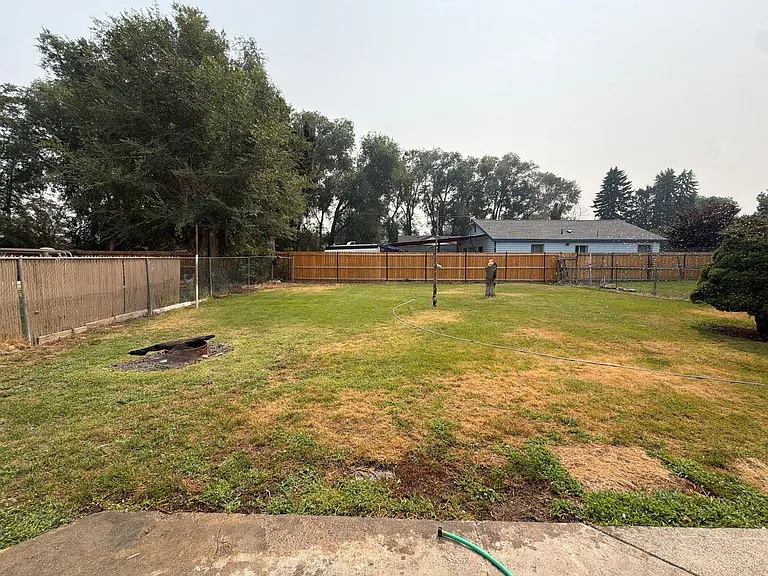 2410 Englewood Ave — Photo 29