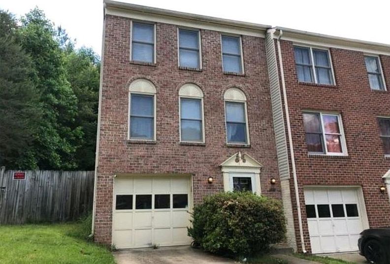 2nd image of 210 Rolling Hill Ct