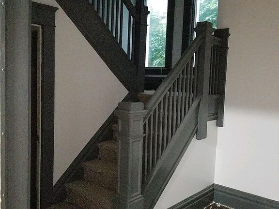 3rd image of 829 N Seymour Ave