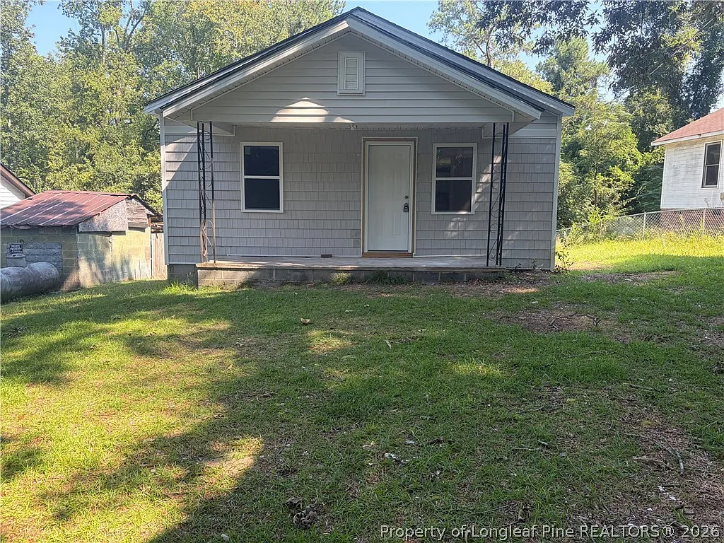3 bed, 1.0 bath, 864 sqft, $1,275 — Photo 1