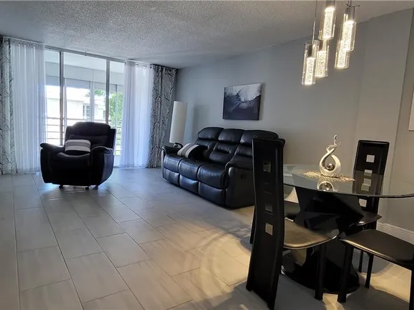 2998 NW 48th Terrace #427, Lauderdale Lakes, FL 33313