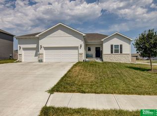 6404 Kyla Dr, Papillion, NE 68157