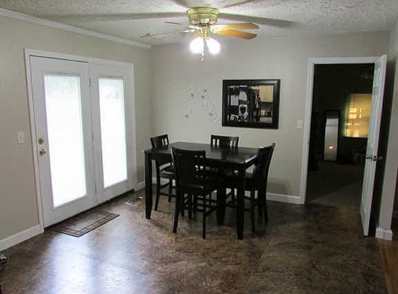 5th image of 102 Elk Ave