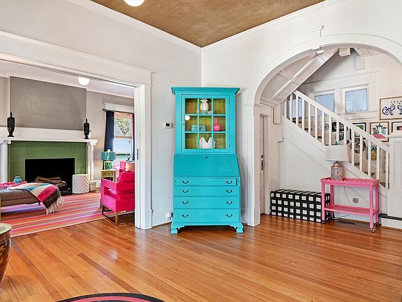 5th image of 202 S Franklin St