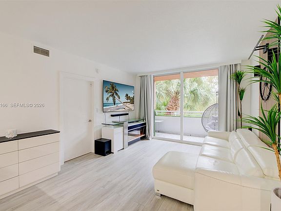 5th image of 2775 NE 187th St APT 215