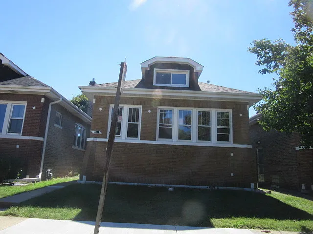 7831 White Ave photo 1