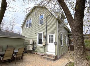 317 E Park Ave #A, Libertyville, IL 60048
