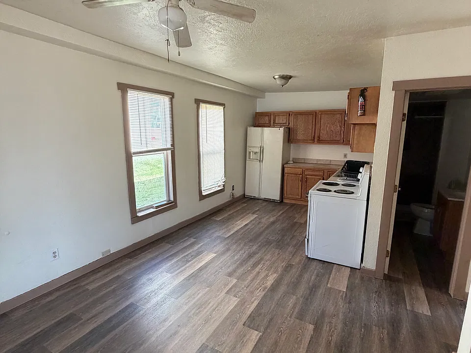 119 Moffat Ave #1