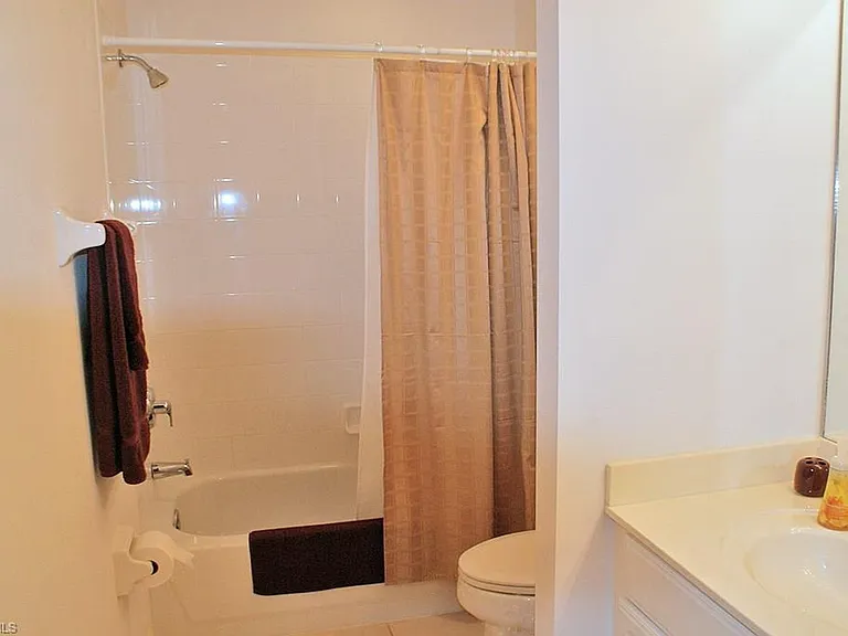 4640 Turnberry Lake Dr #403 — Photo 8