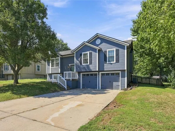 408 Huntington Ct, Greenwood, MO 64034