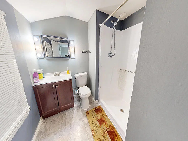 669 N Henderson Rd — Photo 33