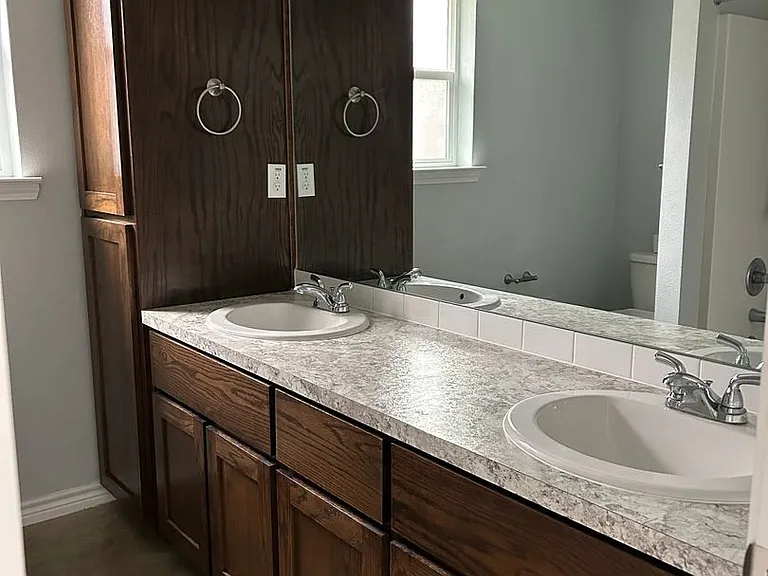 915 Rebecca Ln — Photo 29