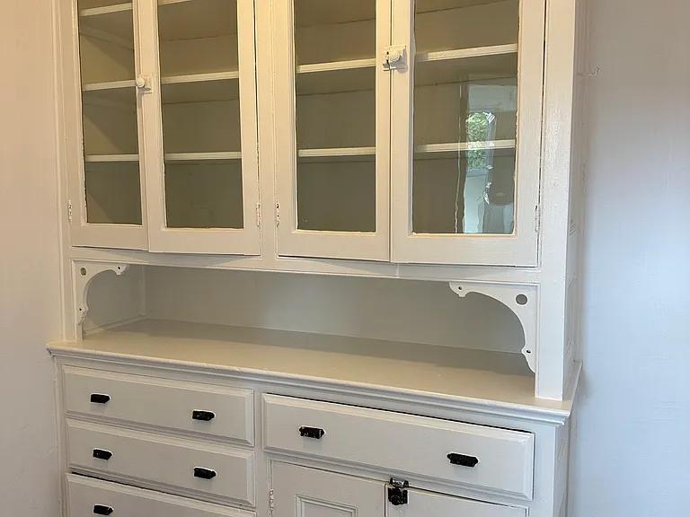 Apartment 3 Built-in storage