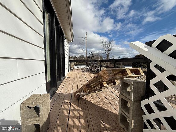 5th image of 1015 W Washington St