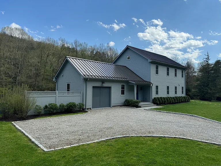 126 River Rd — Photo 2