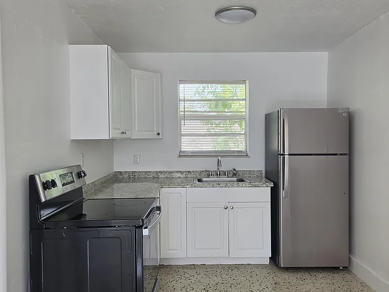 8315 NE Miami Ct #4 — Photo 5