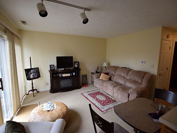 5th image of 9171 S Pointe Retreat Dr #18
