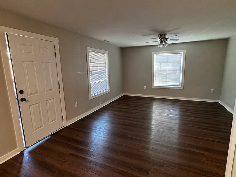 Hawthorne Ln — Photo 13