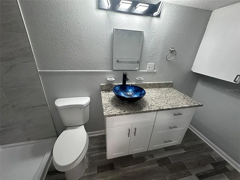 128 W North St — Photo 11
