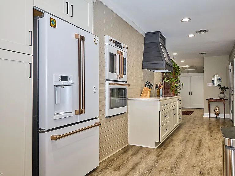 305 Ship Point Rd — Photo 10