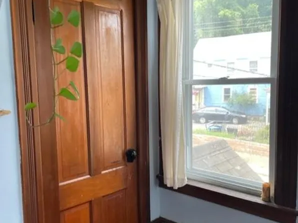 194 High St APT 2, Brattleboro, VT 05301