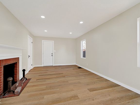 5th image of 716 Berkley Rd