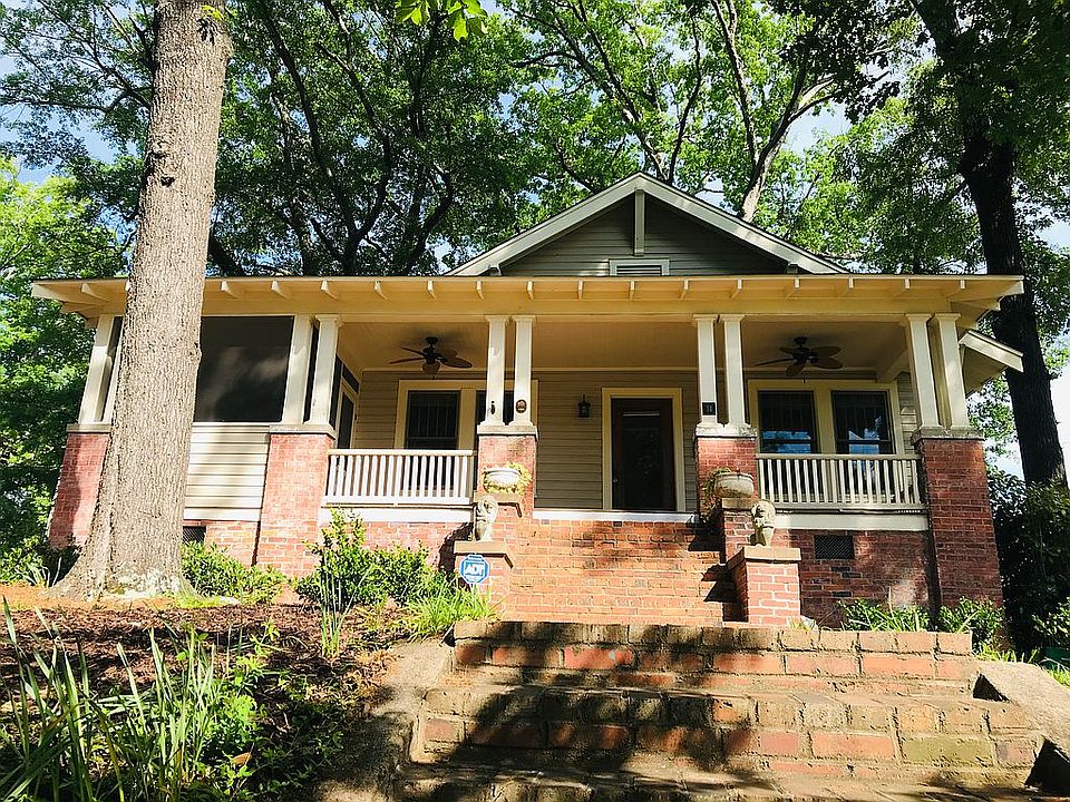 House on corner lot 
