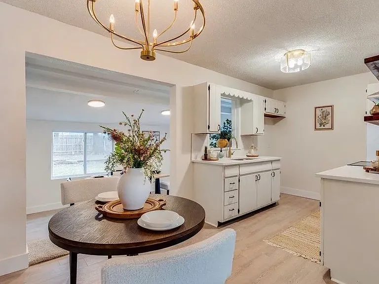 565 S Circle Dr — Photo 3