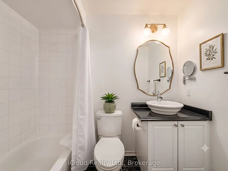 110 Glenashton Dr — Photo 9
