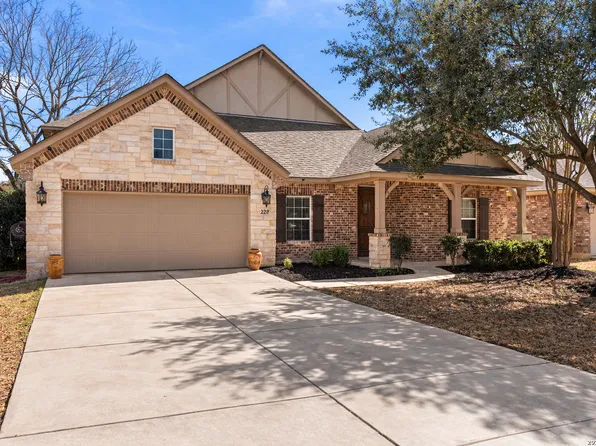 221 Ludwig Dr, Boerne, TX 78006