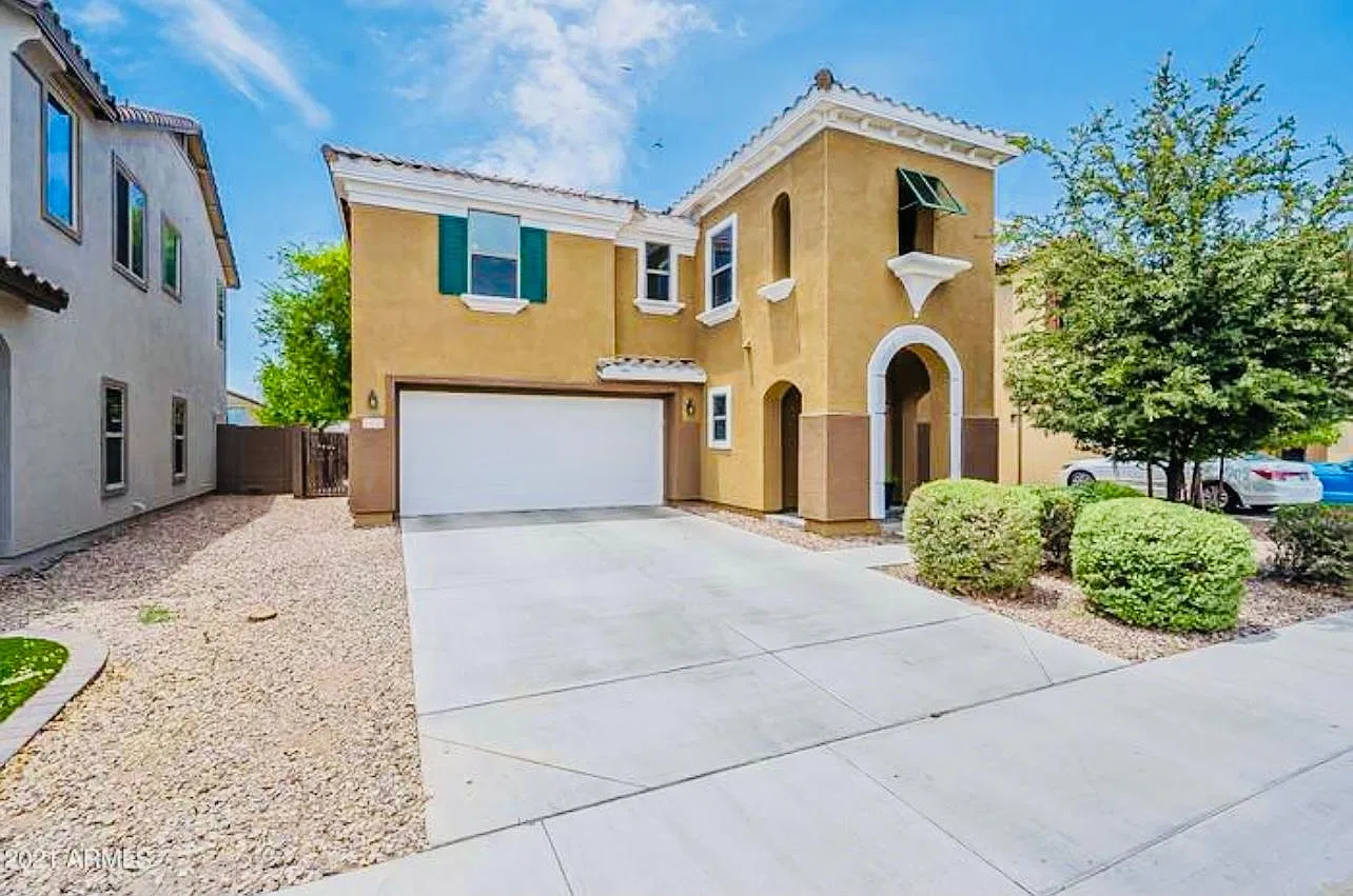3 bed, 2.5 bath, 1902 sqft, $2,350 — Photo 1